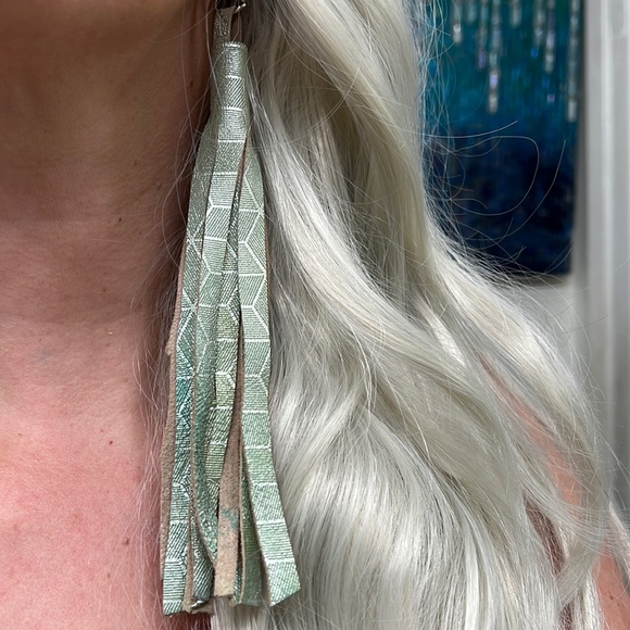 Mint leather fringe tassel earrings - Picture 6 of 6